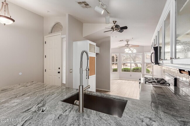 Building Photo - 10438 E Star of the Desert Dr