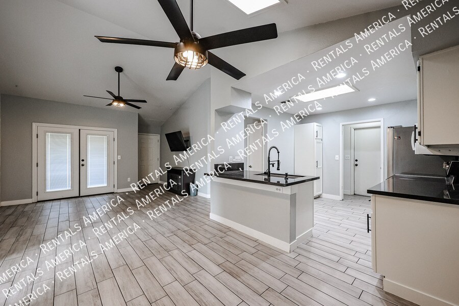 Building Photo - 1631 E Javelina Cir