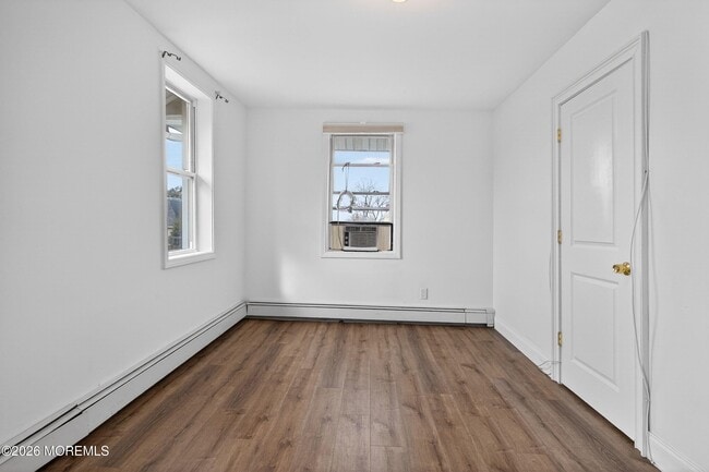 Building Photo - 472 Broadway