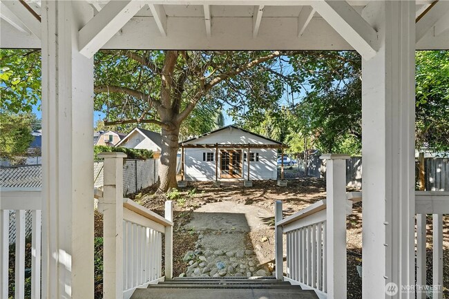 Building Photo - Stunning Newly Remodeled 3-Bed, 2-Bath Home in Great Location!