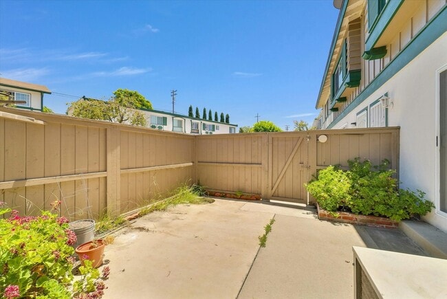 Building Photo - 4984 Argyle Dr