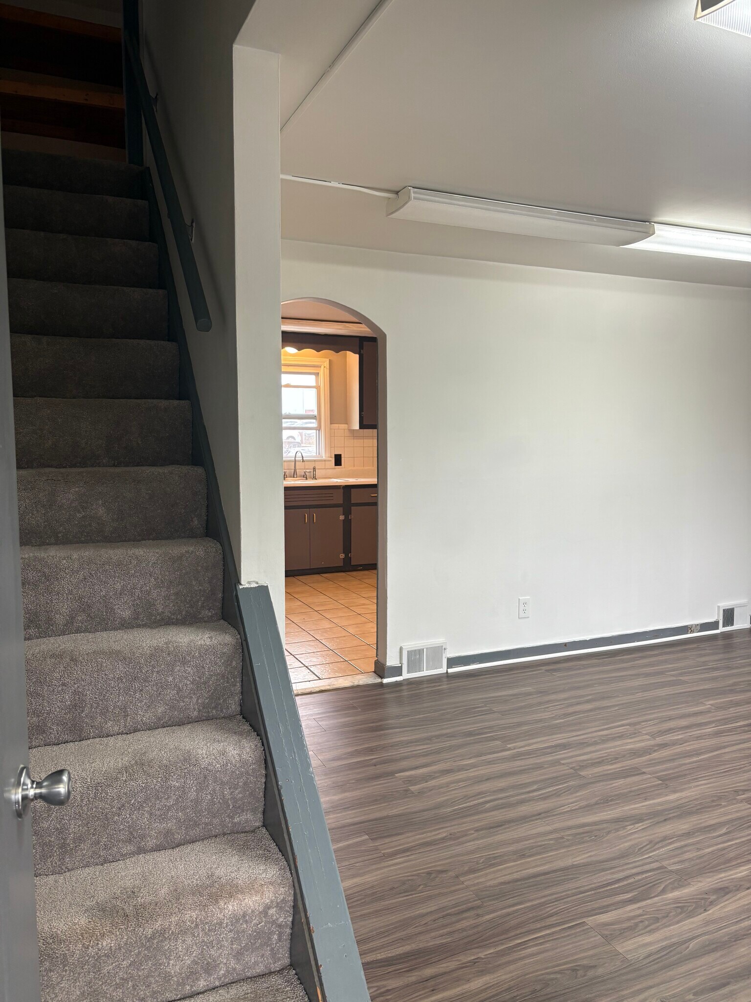 Building Photo - 621 Aero Dr