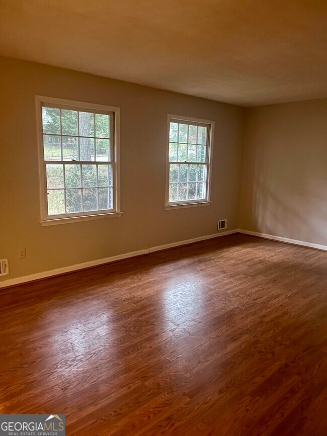 Building Photo - 6953 Lodgepole Dr