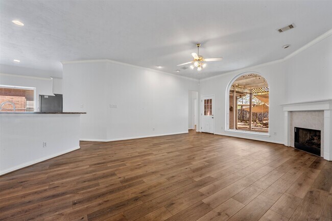 Building Photo - 23910 River Pl Dr