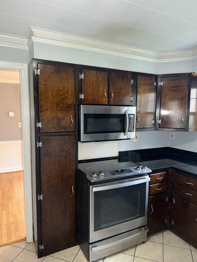 Building Photo - Charming 3-Bedroom Home in Silver Spring