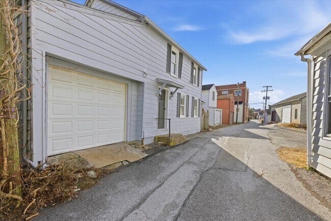 Building Photo - 305 W Broadway