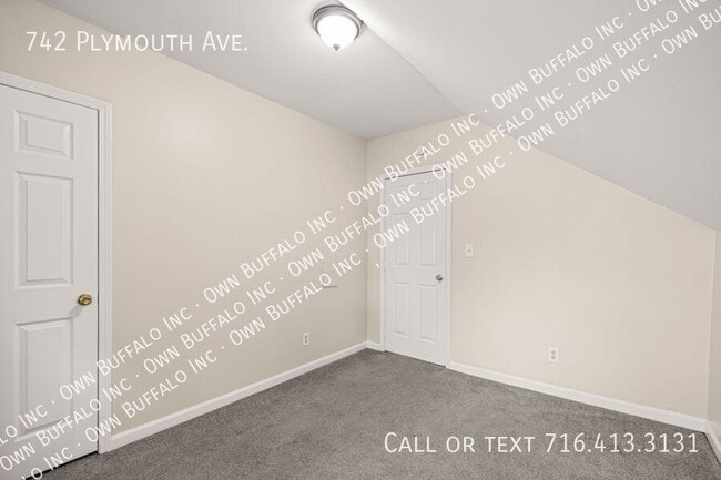 Building Photo - 742 Plymouth Ave