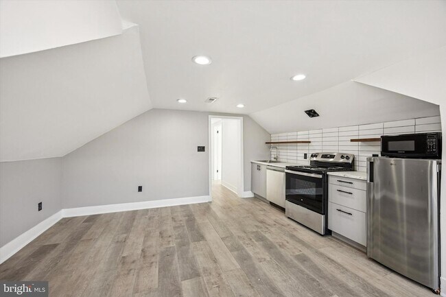 Building Photo - 844 West Chester Pike
