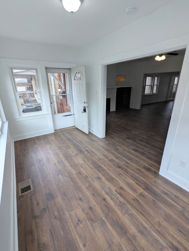 Building Photo - Win4027