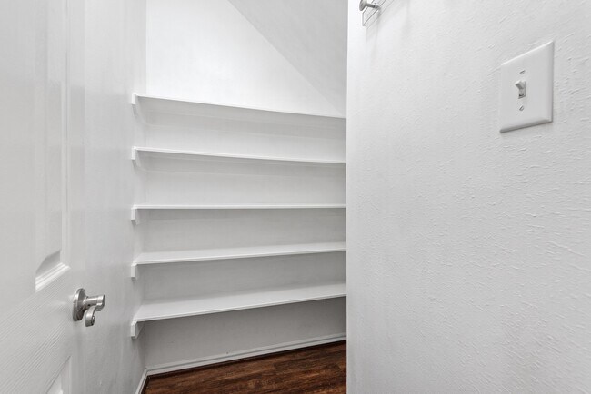 Building Photo - 19 Musk Rose Ct