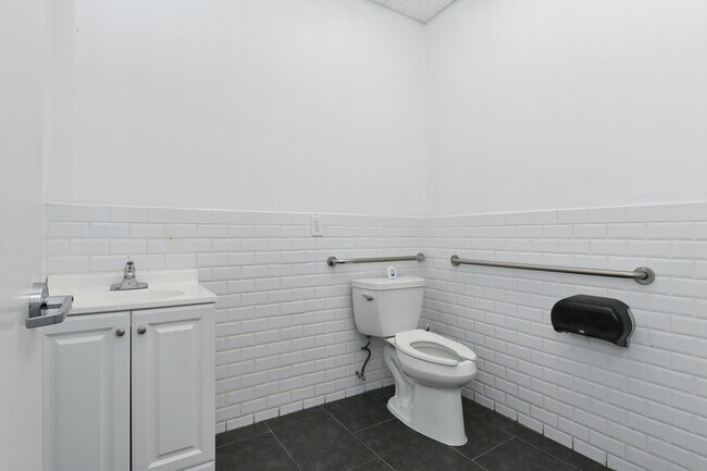 Building Photo - 2707 Bergenline Ave
