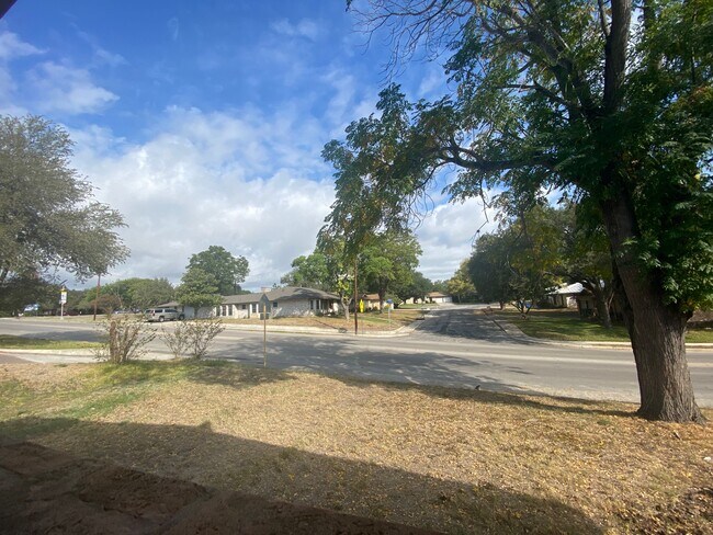 Building Photo - 3216 Urban Crest Dr