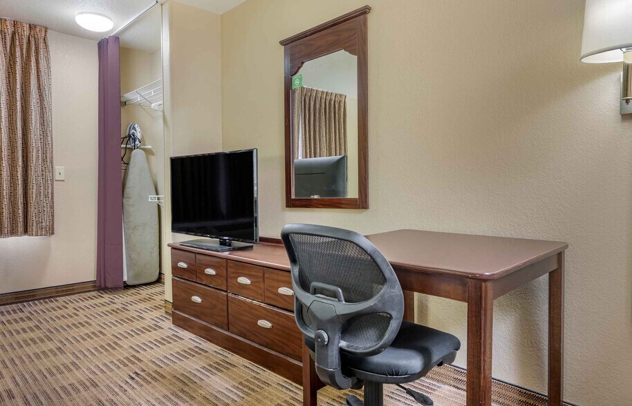 Building Photo - Furnished Studio-Los Angeles - Ontario Airport