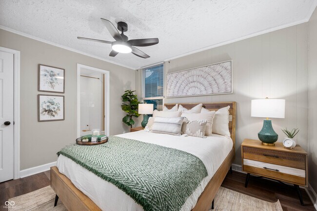 Building Photo - 413 E Caven St