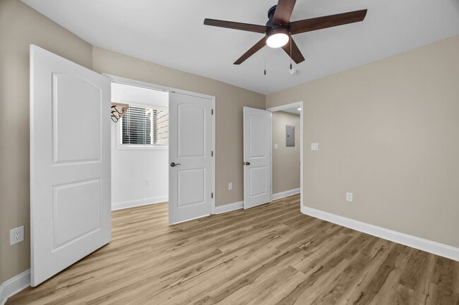 Building Photo - 425 W 8th St