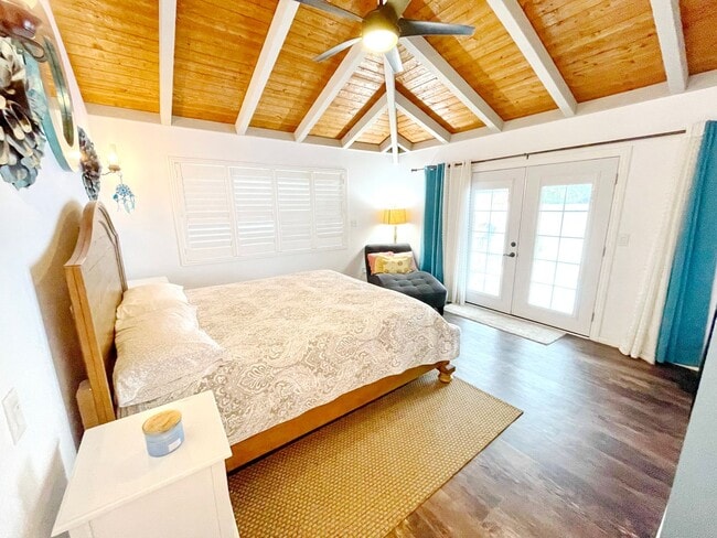 Building Photo - Wailuku Heights Executive Style 3Bed/2Bath Furnished Upstairs Home - Pool w/ cabanas - Most Utili...