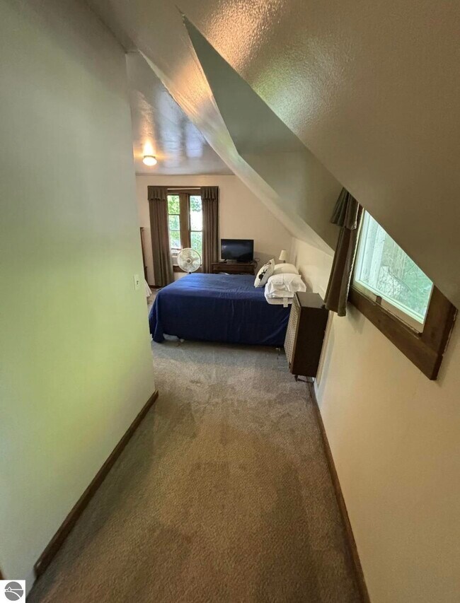 Building Photo - 855 E Front St