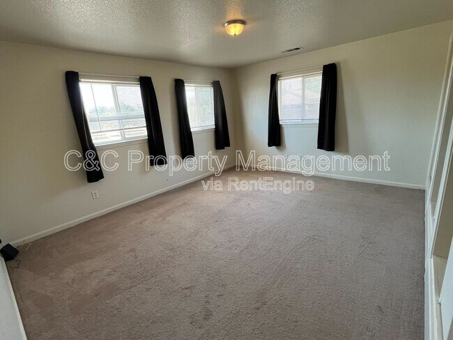 Building Photo - 15290 Sunset Dr