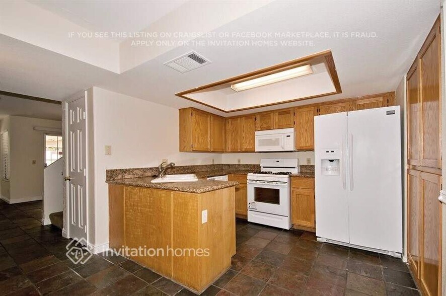 Building Photo - 1501 Pacific Terrace Dr