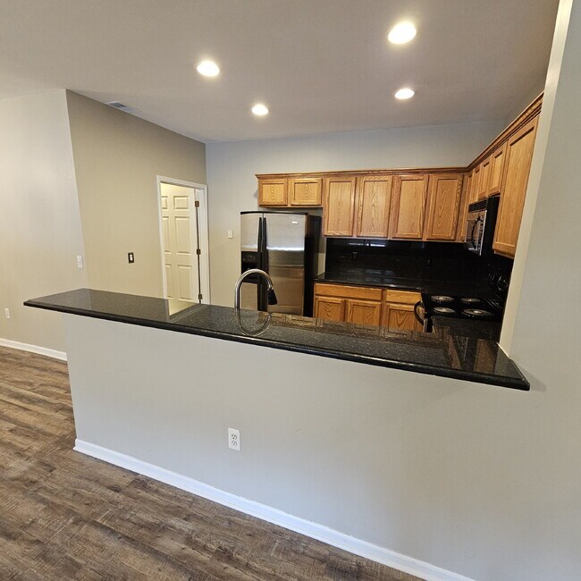 Building Photo - Spacious 2-Bedroom Townhouse with 2 Full Baths, Fireplace & Garage