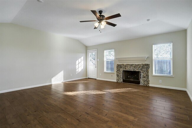 Building Photo - 18319 Austin Oak Ln