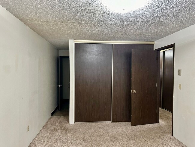 Building Photo - Hard to find 2 bdrm, 1.5 bath unit with water, sewer, and garbage.  Onsite laundry and A/C!