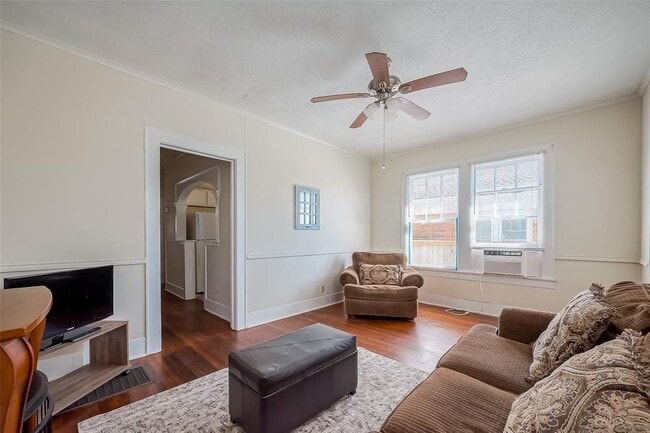 Building Photo - 4226 Avenue T