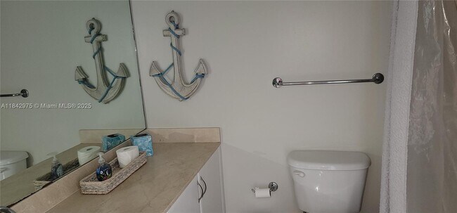Building Photo - 1750 N Bayshore Dr