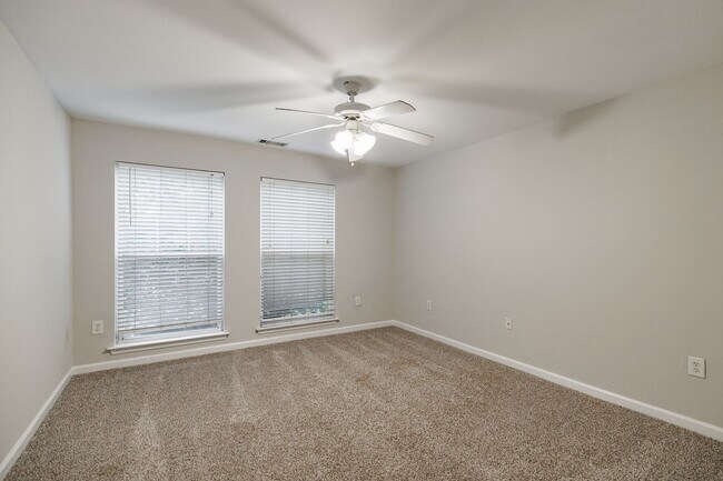 Building Photo - Ground-level, one-story condo in the highly sought-after gated community, The Woodlands of Athens!