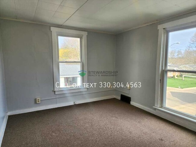 Building Photo - 535 W Maple St