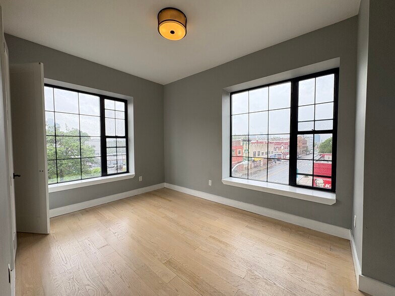 Building Photo - 609 Communipaw Ave