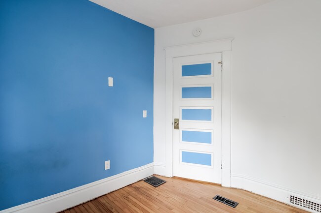 Building Photo - 259 Valley Ave NW