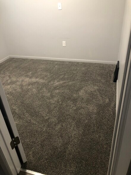 Building Photo - 482 Stella St