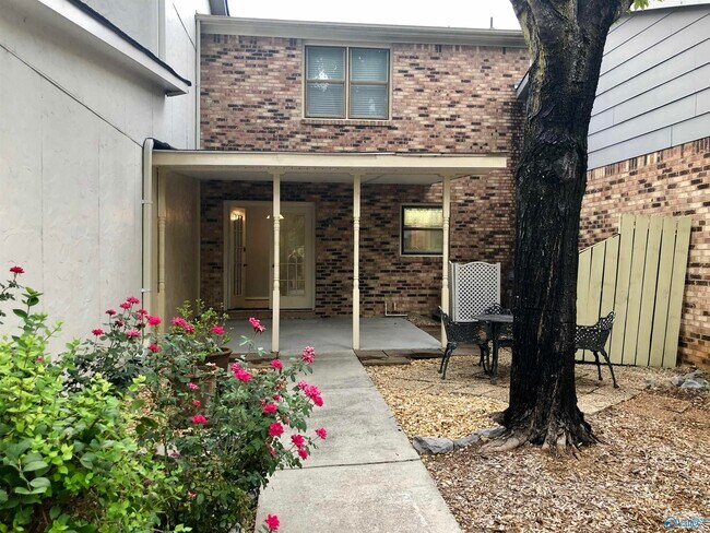 Building Photo - 337 Chateau Dr SW