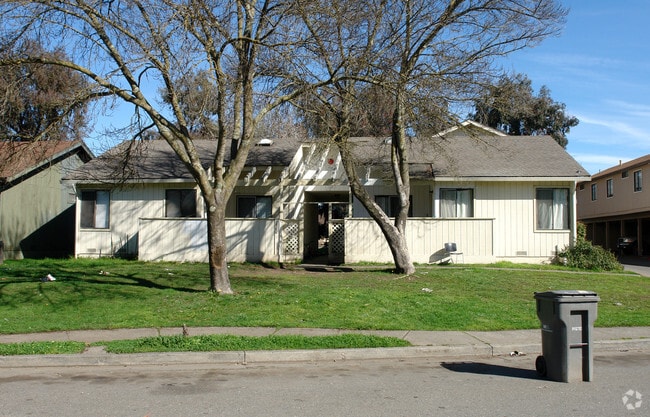 Building Photo - 2500 Kenton Ct
