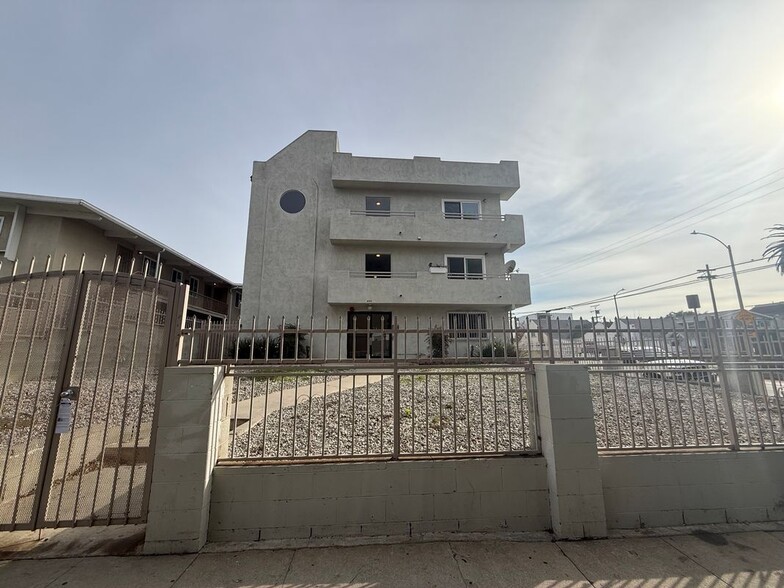 Building Photo - 400 N Hobart Blvd