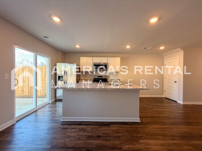 Building Photo - Modern New Construction Townhouse in Lincoln, AL!