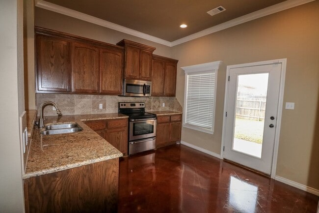 Building Photo - 4 Bedroom Single Family Home:  Move in Special: 3 weeks free with approved application by Decembe...