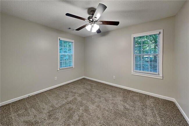 Building Photo - 328 Abbington Ln