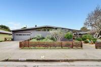 Building Photo - Stunning Mid-Century Modern 3bed/2.5 bath ...