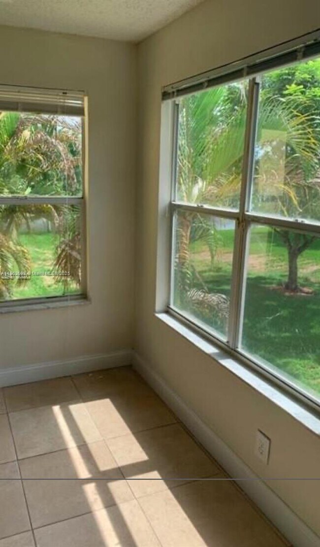 Building Photo - 12840 Vista Isles Dr