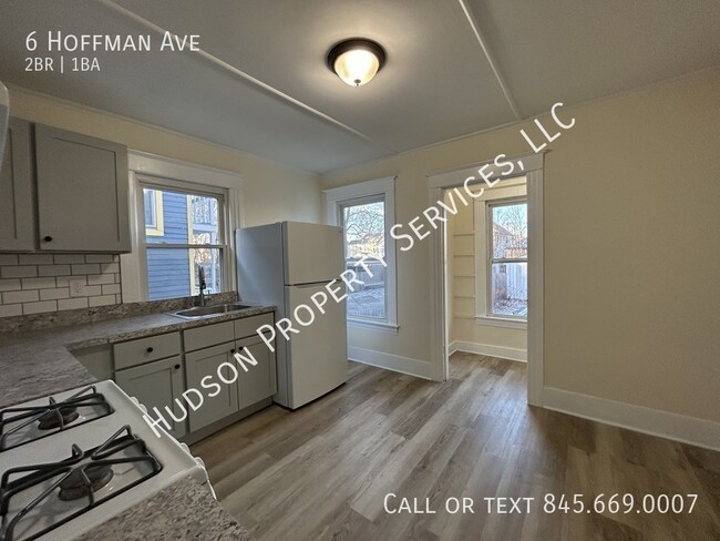 Building Photo - Beautiful and Newly Updated 2nd Floor Apar...