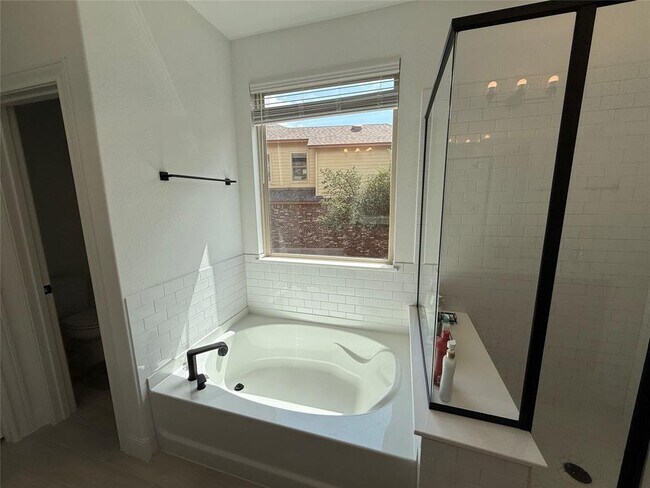 Building Photo - 5321 Texas Bluebell Dr