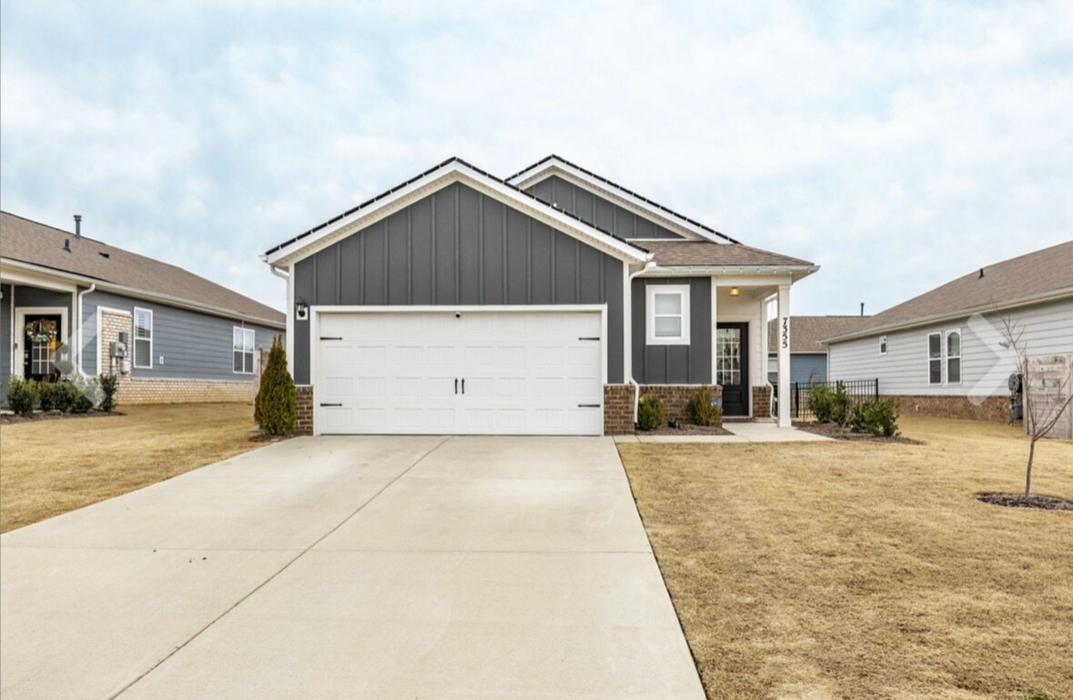 Building Photo - 7355 Lang Ave