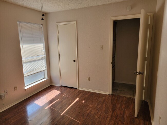 Building Photo - 6433-6435 Brookhaven Trail