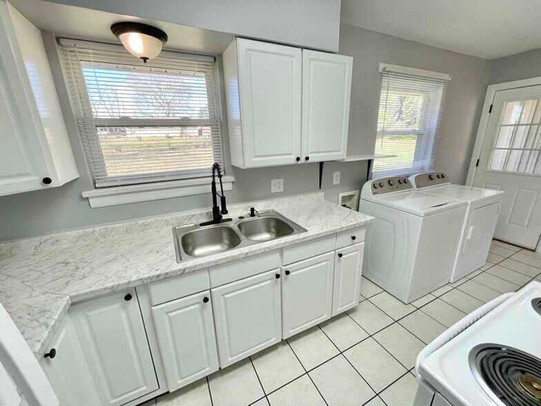 Building Photo - 516 Hayes St