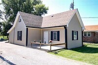 Building Photo - 337 S Green St