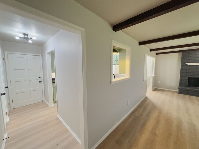 Building Photo - Updated 3-Bedroom, 2-Bathroom Duplex with a Spacious Fenced Backyard!