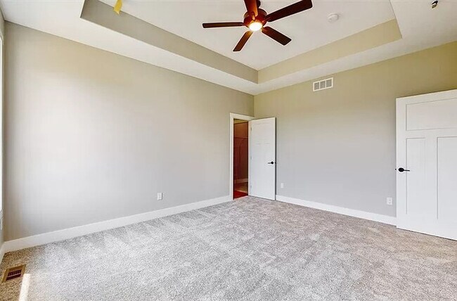 Building Photo - 520 Meadows Ct