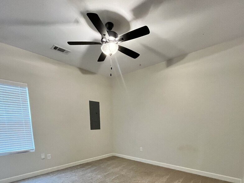 Building Photo - 239 Cedar St